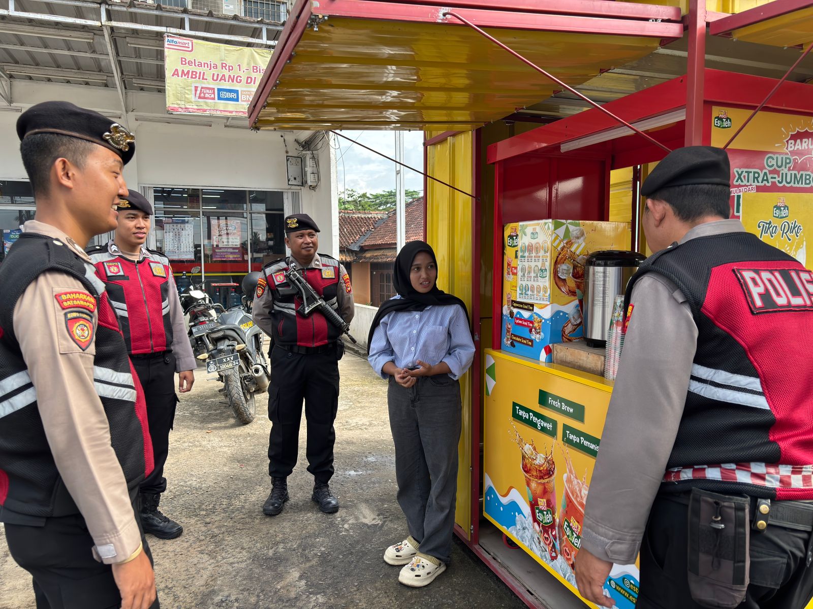 Berikan Rasa Aman dan Nyaman, Polres Tulang Bawang Optimalkan Patroli Jalan Kaki di Tempat Keramaian